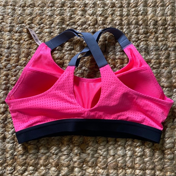 Victoria’s Secret Lightweight Sports Bra NWT - Picture 4 of 4